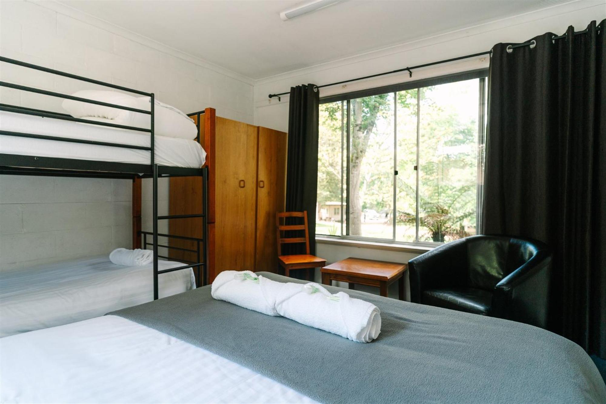 Alpine Riverside Cottages Порепунка Екстериор снимка