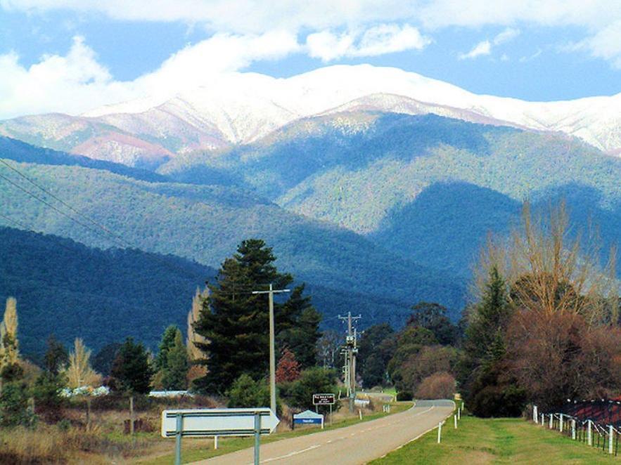 Alpine Riverside Cottages Порепунка Екстериор снимка